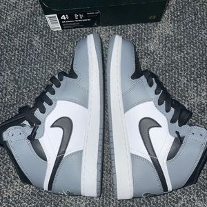 Air Jordan 1 Retro High BG